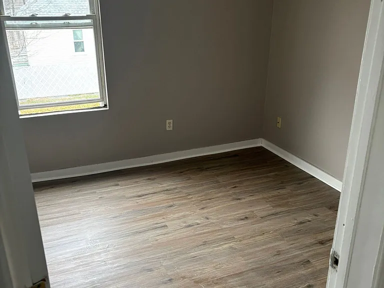 273-275 Rivet St — Photo 7