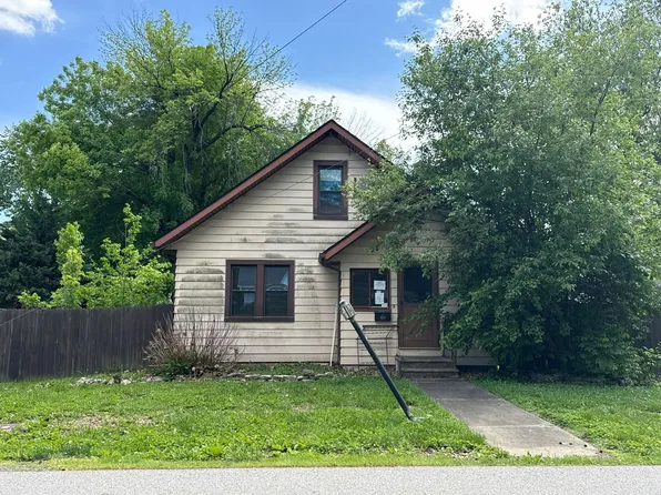 110 E 4th St, Trenton, IL 62293