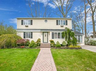 111 Brendan Ave, Massapequa Park, NY 11762