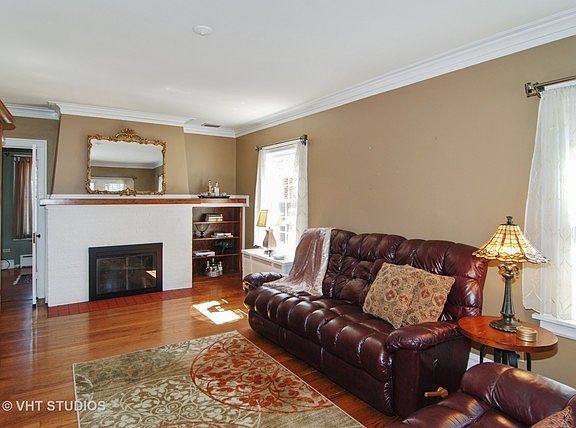 3rd image of 713 Forest Ave