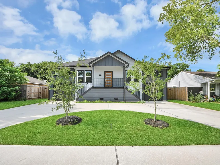 1307 Laskey St — Photo 6