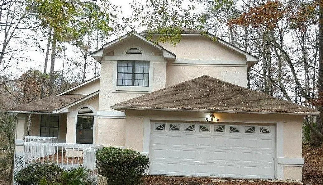 564 Lake Dr — Photo 1