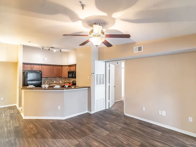 Mission Club Apartments — Photo 7