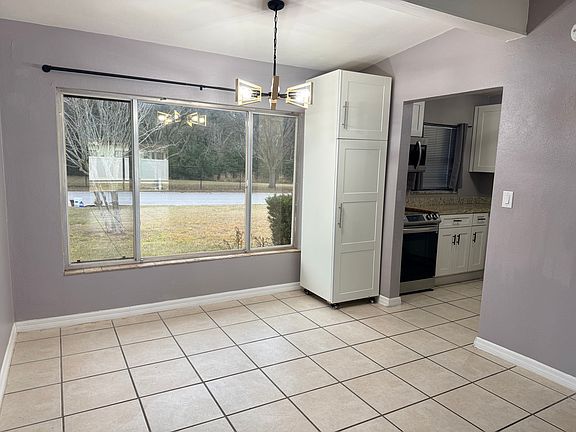 4th image of 176 Pinecrest Dr