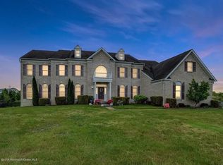 28 Equinox Ln, Freehold, NJ 07728