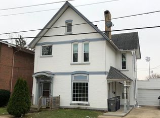 325 Locust St, Elgin, IL 60123