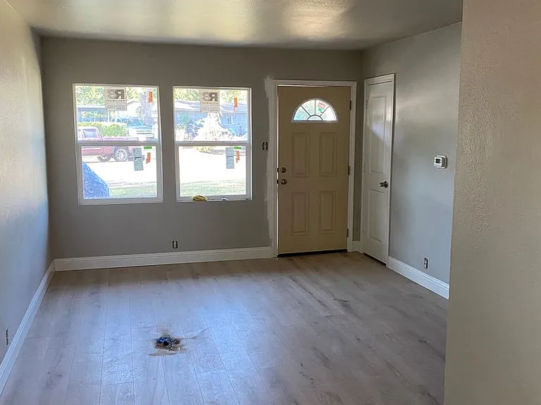 807 Raleigh Cir — Photo 4