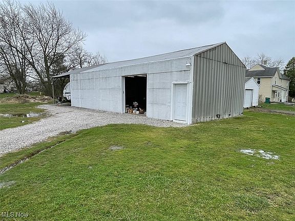 3rd image of 8416 Paris Ave