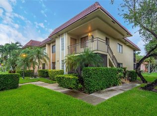 301 Lakeview Dr APT 204, Weston, FL 33326