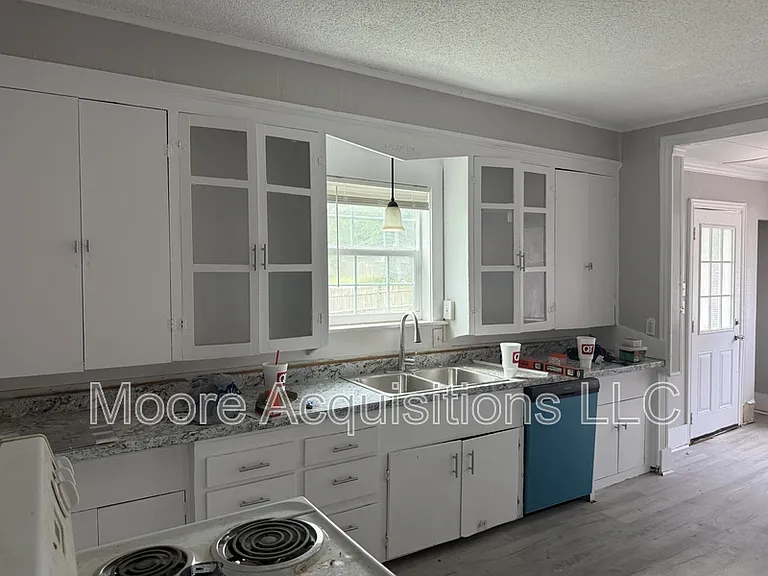 1108 W Center St — Photo 15