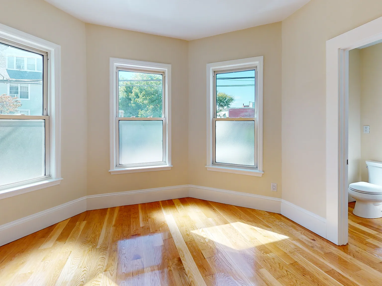 8 Dewey St — Photo 3