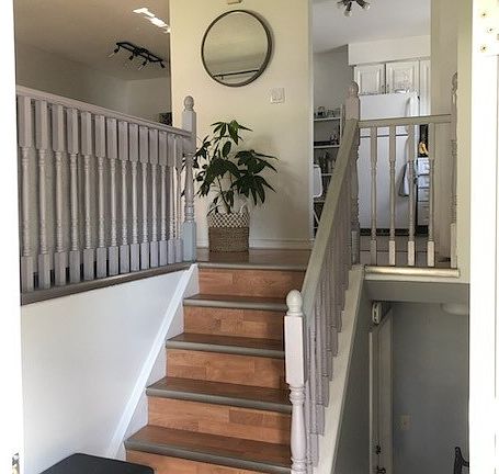 4th image of 376 Melanie Ave #1