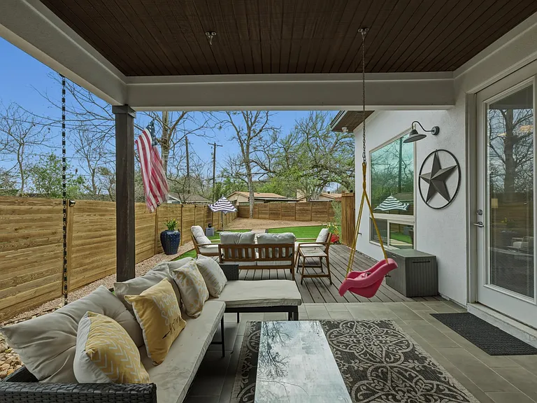1405 Camelot Cir #A — Photo 33