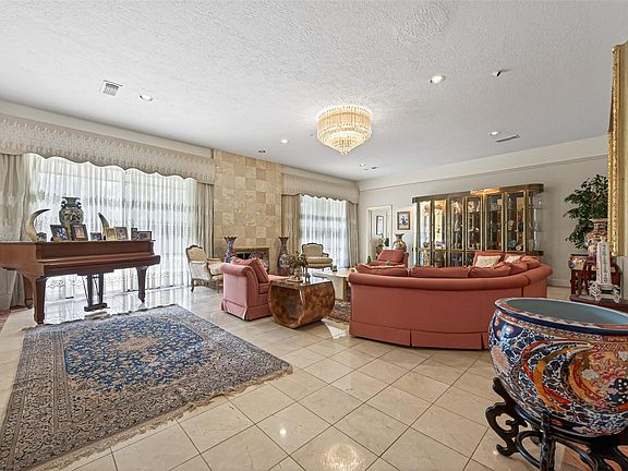 4th image of 8103 Lake Edge Ct