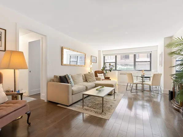340 E 74th St APT 1B, New York, NY 10021