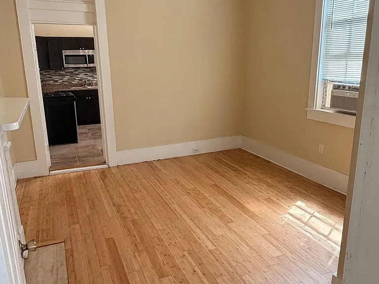 2909-2911 Orleans Ave #2909 — Photo 3