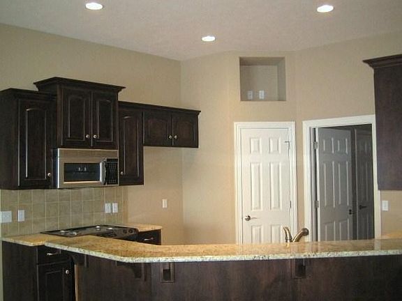 5th image of 6120 S 195th St