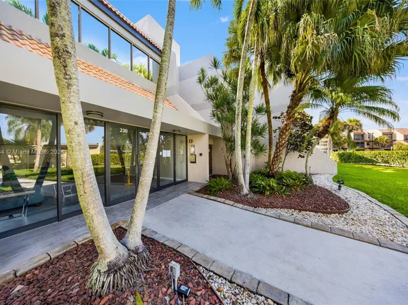 230 Lakeview Dr APT 302, Weston, FL 33326