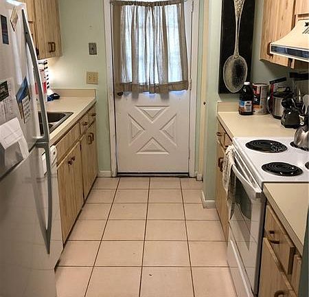 5th image of 410 Oak Ave