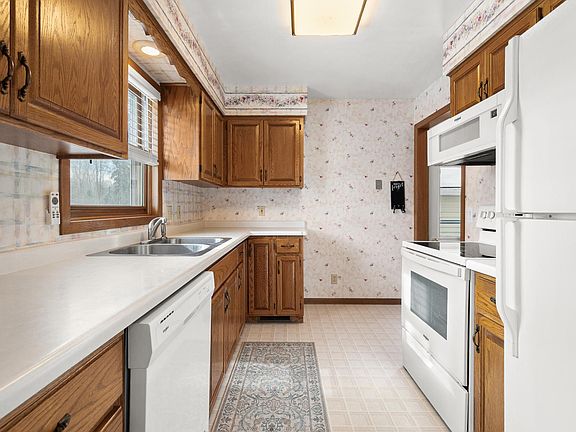 4th image of 1025 3rd Ave NE