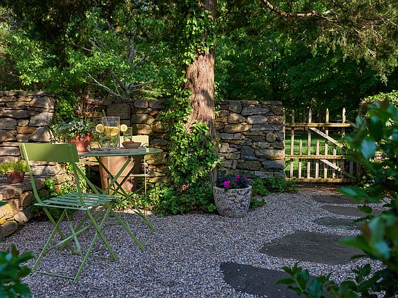 15 Old Stone Post Road