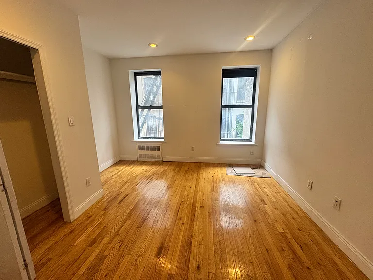 352 W 46th St #2C — Photo 5