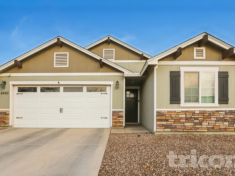 4665 S 38th Ln — Photo 1