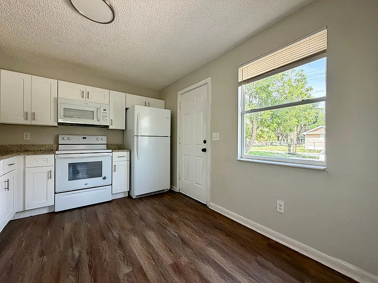 457 Kansas Ave — Photo 5