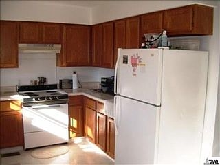4th image of 240 Kellogg Ln