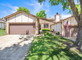 1039 Oakview Dr, Wheaton, IL 60187