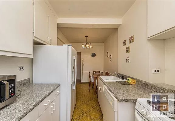 5th image of 550 Grand St #J11h