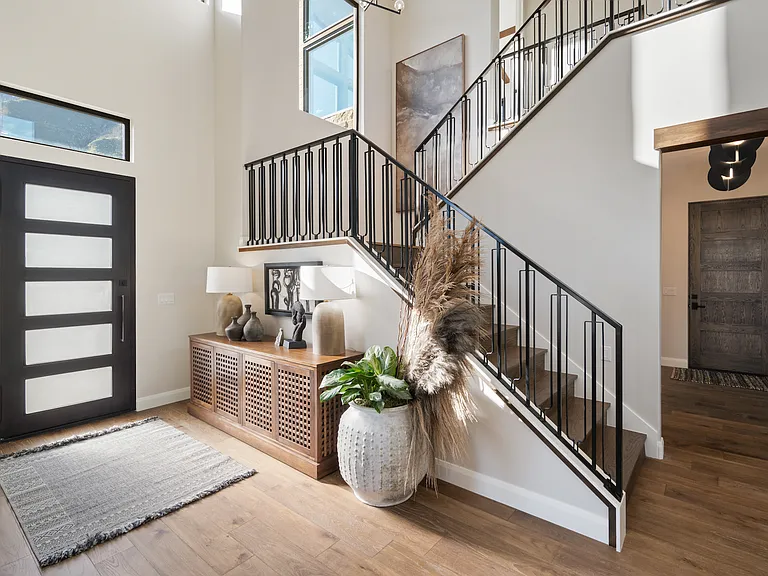 1040 S Summit Creek Dr — Photo 2
