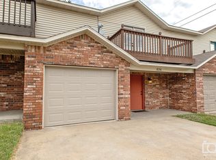 826 W Peachtree Dr, Fayetteville, AR 72703
