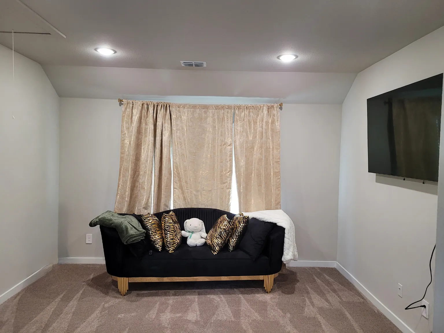 4 bed, 2184 sqft, $2,300 — Photo 4