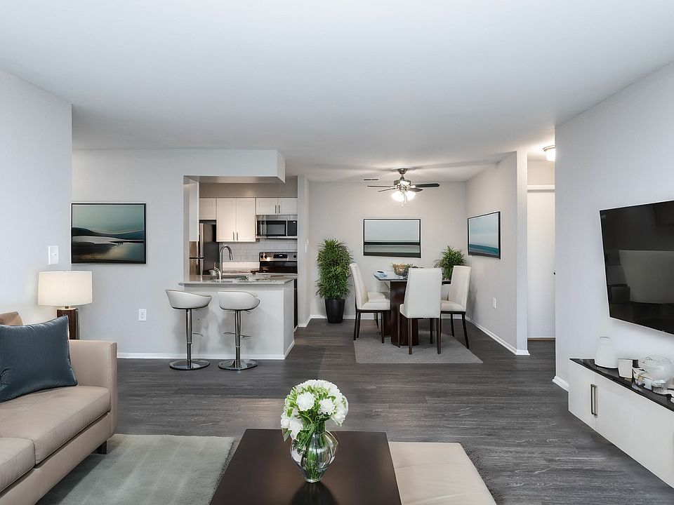 Upgraded, Open Concept Kitchen and Dining Area at Autumn Columbia apartments.