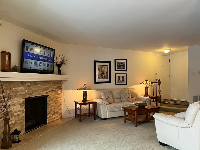 1607 Thames Ct #D — Photo 12