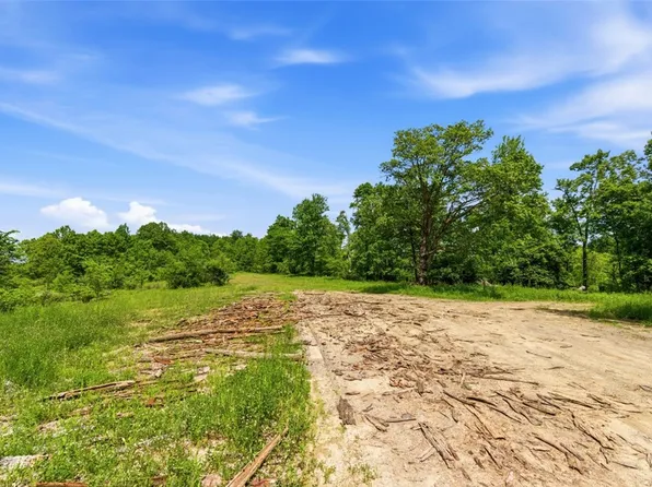 829-871 Perry Hwy, Harmony, PA 16037