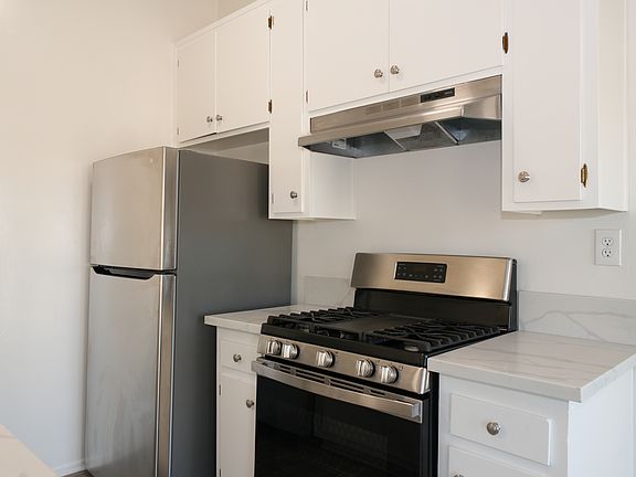 4th image of 13504 Moorpark St APT 1