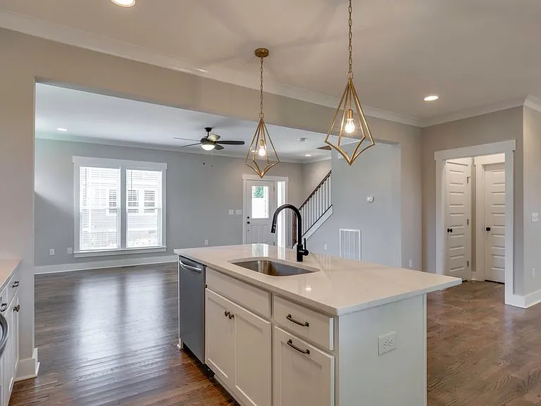 1112 Walsh St #B — Photo 6