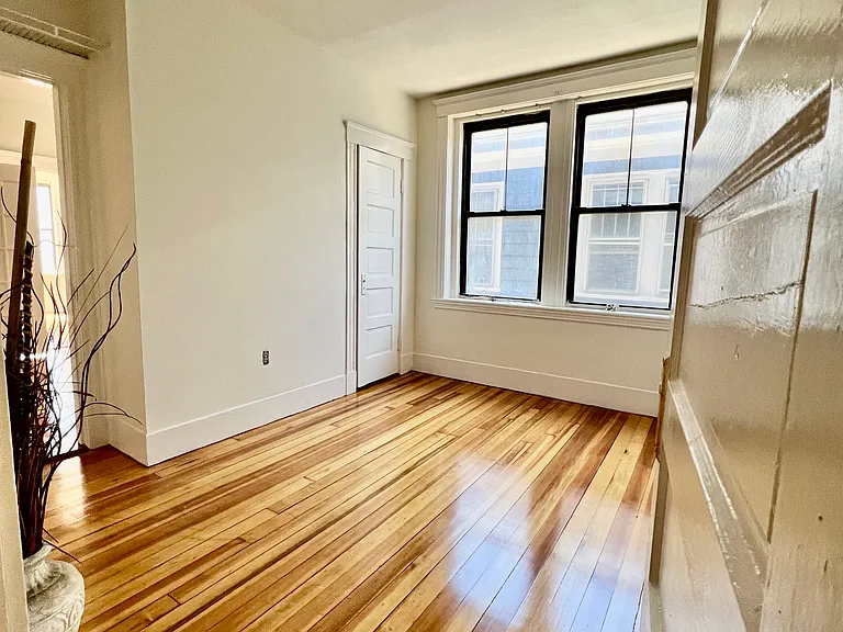 48 Endicott St #2R — Photo 10