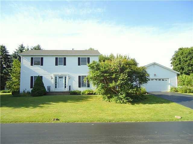 1st image of 3 Hickory Pond Dr