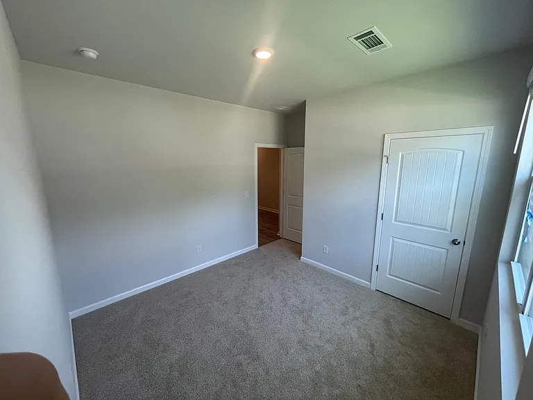 114 Olivia Cir — Photo 16