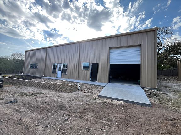 4th image of 606 Hickory Ridge Rd