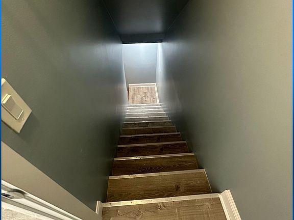 5th image of 405 1st St