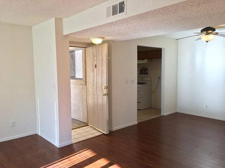 8327 Vineyard Ave #3 — Photo 14