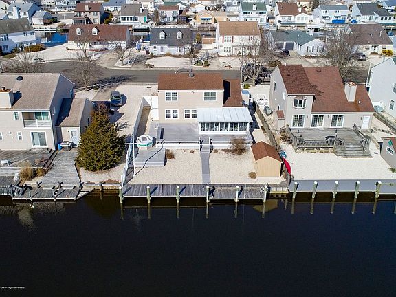 4th image of 93 Spinnaker Ct