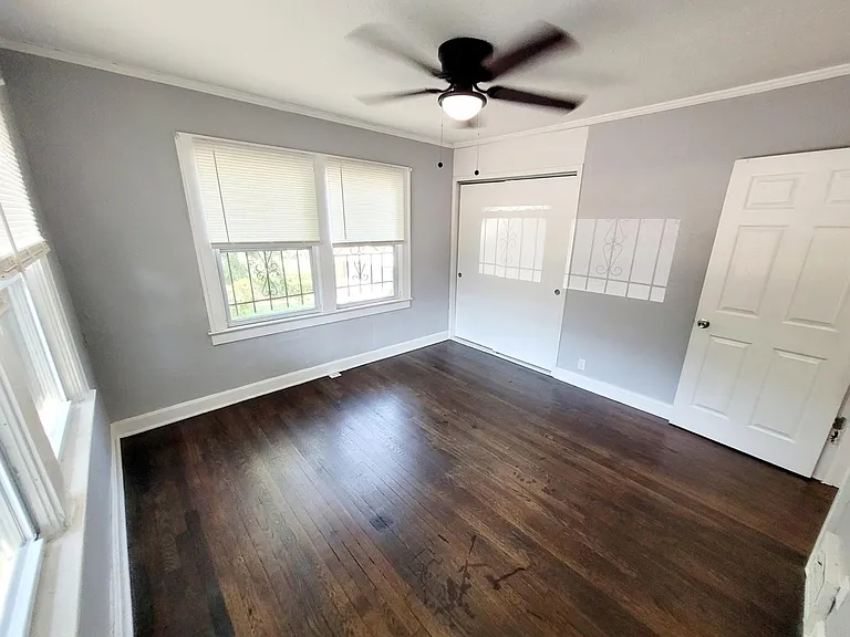 5248 Euclid Ave — Photo 29