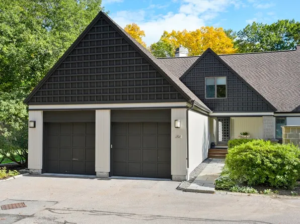 207 Nahanton St #207, Newton Center, MA 02459