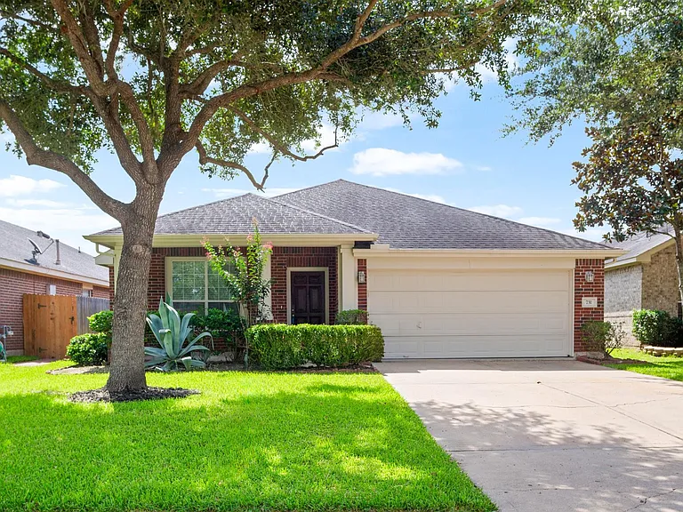 731 Pickett Hill Ln — Photo 1