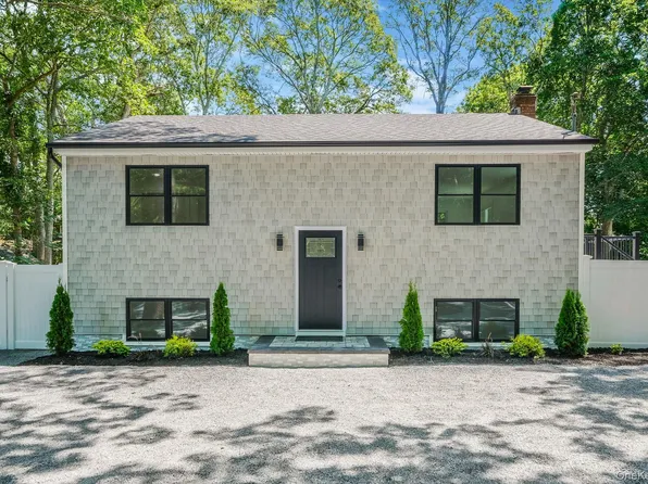 38 Columbia Avenue, Westhampton, NY 11977